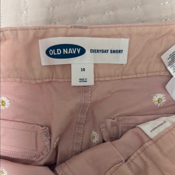 Old Navy Pink Floral Everyday Shorts - Picture 4 of 4